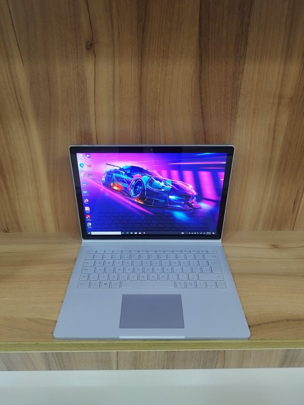 لپ‌تاپ سرفیس بوک 2 پردازنده i7 نسل 8 رم 16 هارد 1 ترابایت و گرافیک 2 گیگ