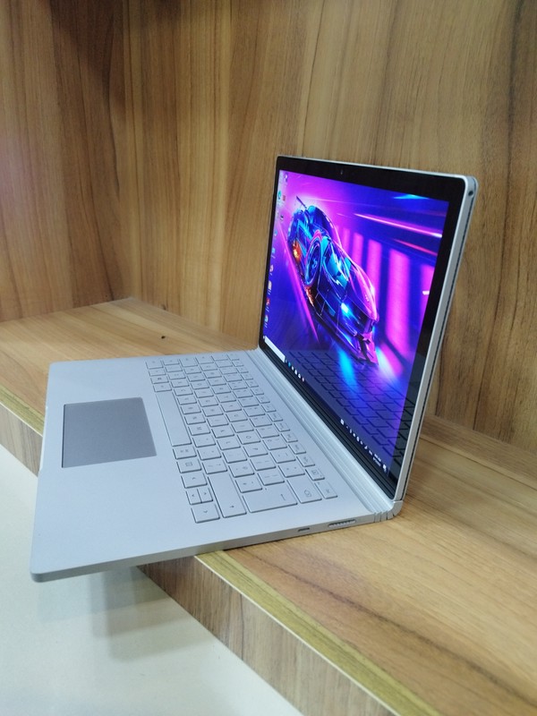 لپ‌تاپ سرفیس بوک 2 پردازنده i7 نسل 8 رم 16 هارد 1 ترابایت و گرافیک 2 گیگ