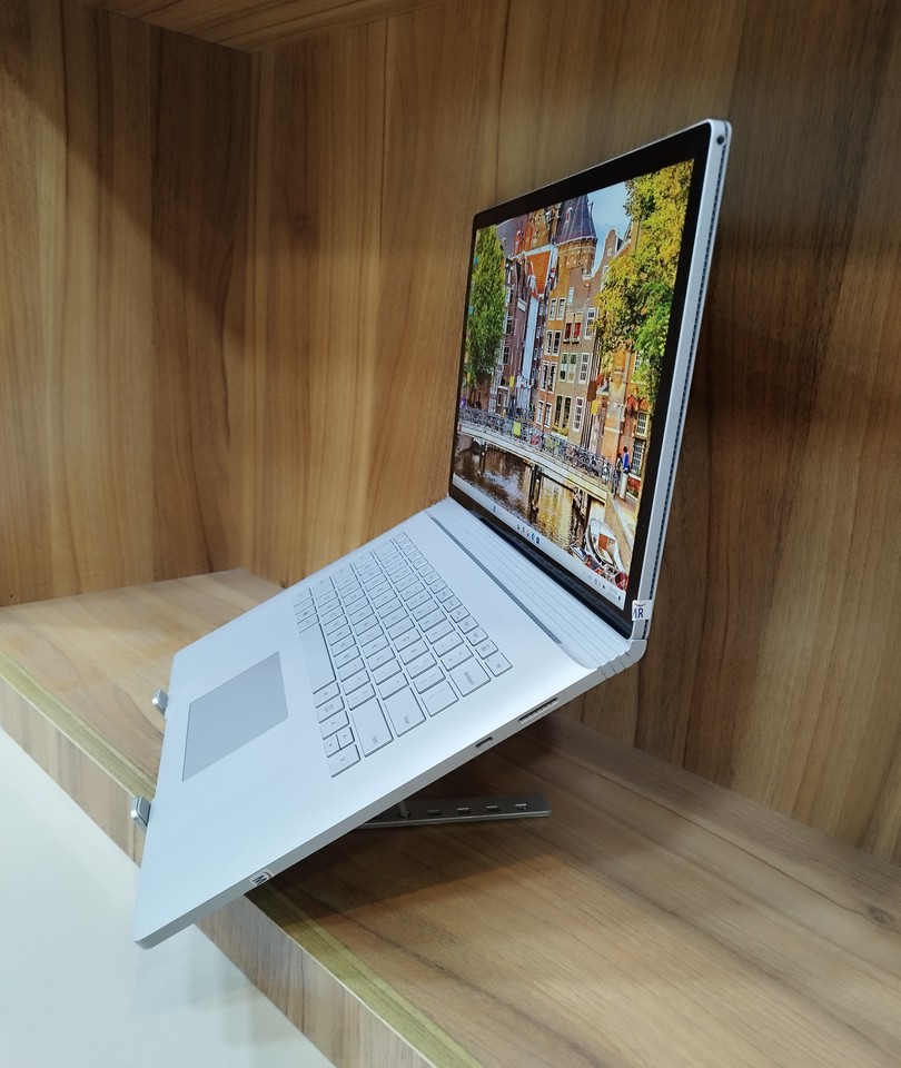 لپ‌تاپ سرفیس بوک 2 پردازنده i7 نسل 8 رم 16 هارد 512 گرافیک 6 گیگ