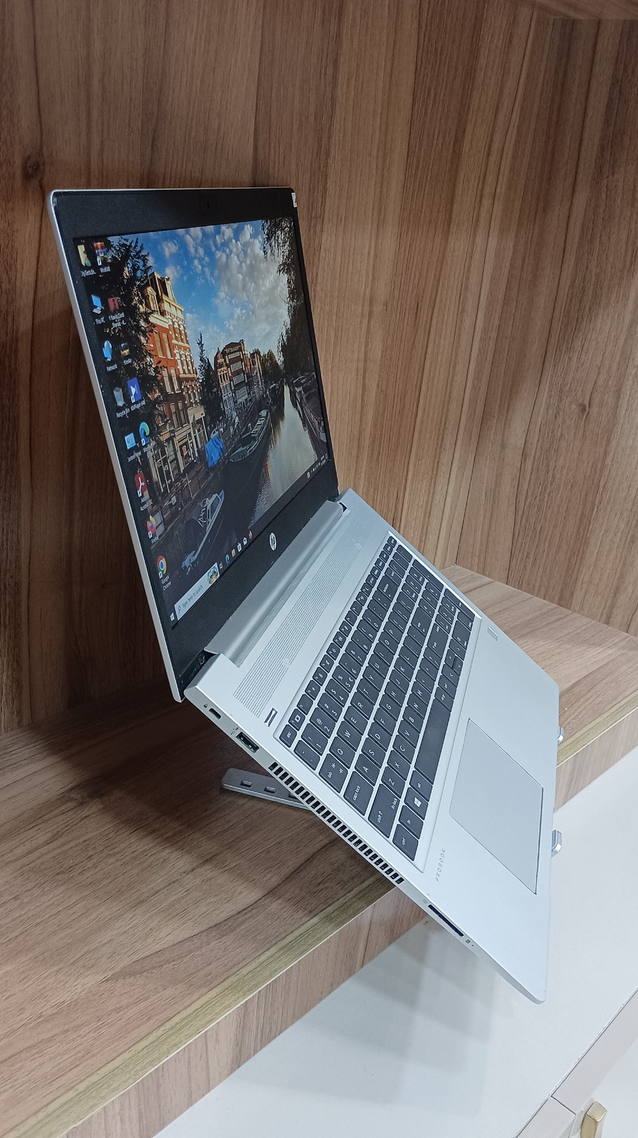 لپ‌تاپ اچ‌پی پروبوک 450 G7 پردازنده i5 نسل 10 رم 16 هارد 512 و گرافیک اینتل