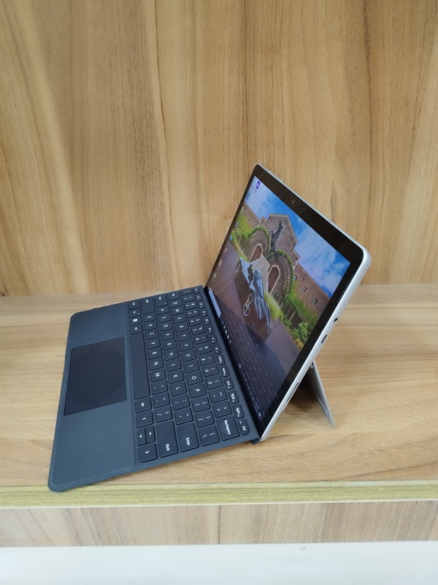 لپ‌تاپ سرفیس پرو گو2 پردازنده M3 8100Y رم 8 هارد 128 ssd گرافیک اینتل سیم کارت خور صفحه نمایش 10.5 اینچ لمسی