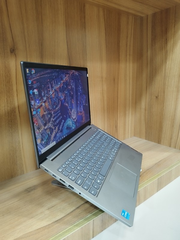 لپ‌تاپ لنوو 20VE پردازنده i3 نسل 11 رم 4 هارد 256 گرافیک اینتل صفحه نمایش 15.6