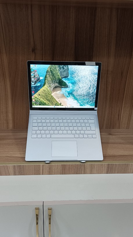 لپ‌تاپ سرفیس بوک 2 پردازنده i5 نسل 7 رم 8 هارد 256 ssd گرافیک اینتل
