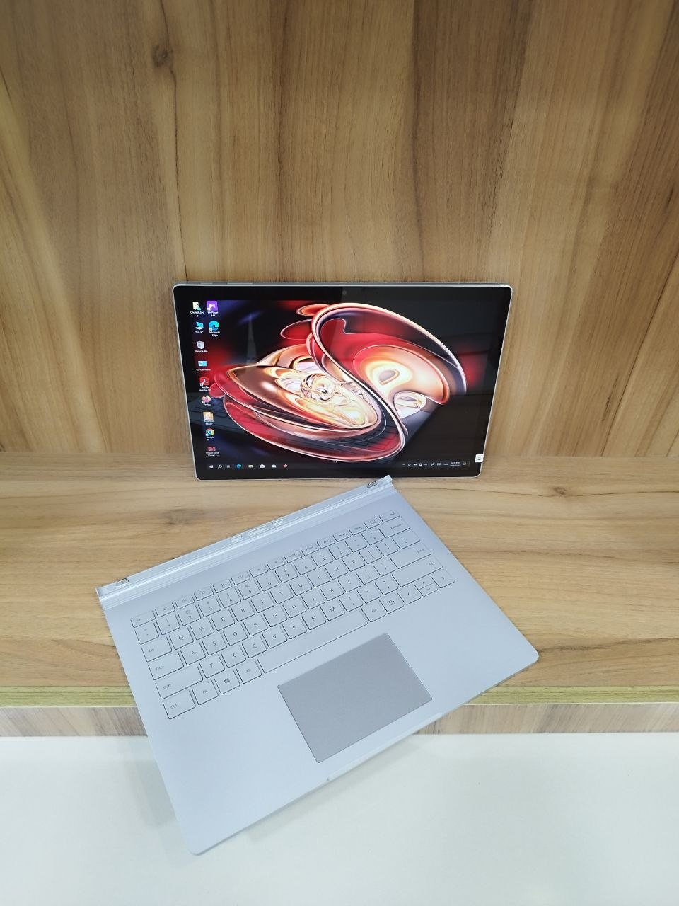 لپ‌تاپ سرفیس بوک 3 پردازنده i5 نسل 10 رم 8 هارد 256 گرافیک اینتل و صفحه نمایش لمسی